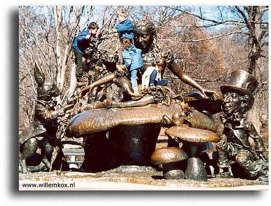 12. New York - Central Park; Alice in Wonderland /Willem Kox